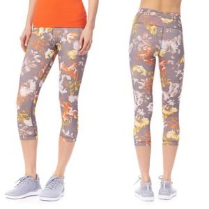 YogaSmoga Heron Gray Floral Crop Leggings